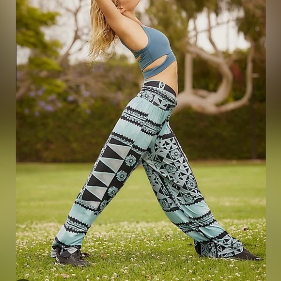 Rare NWOT Free People Movement Just Breathe Printed Wide-Leg Pants - Picture 1 of 16